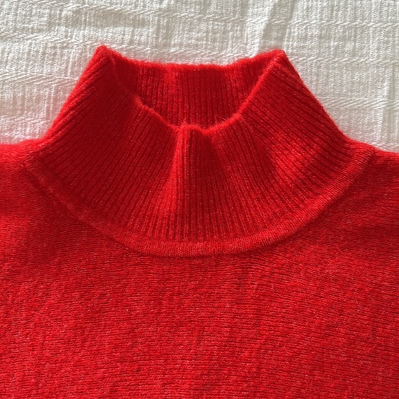 Red H&M sweater - Picture 4 of 6